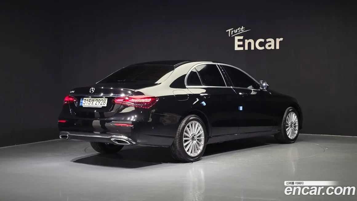 Mercedes-Benz E-Class — фото 2