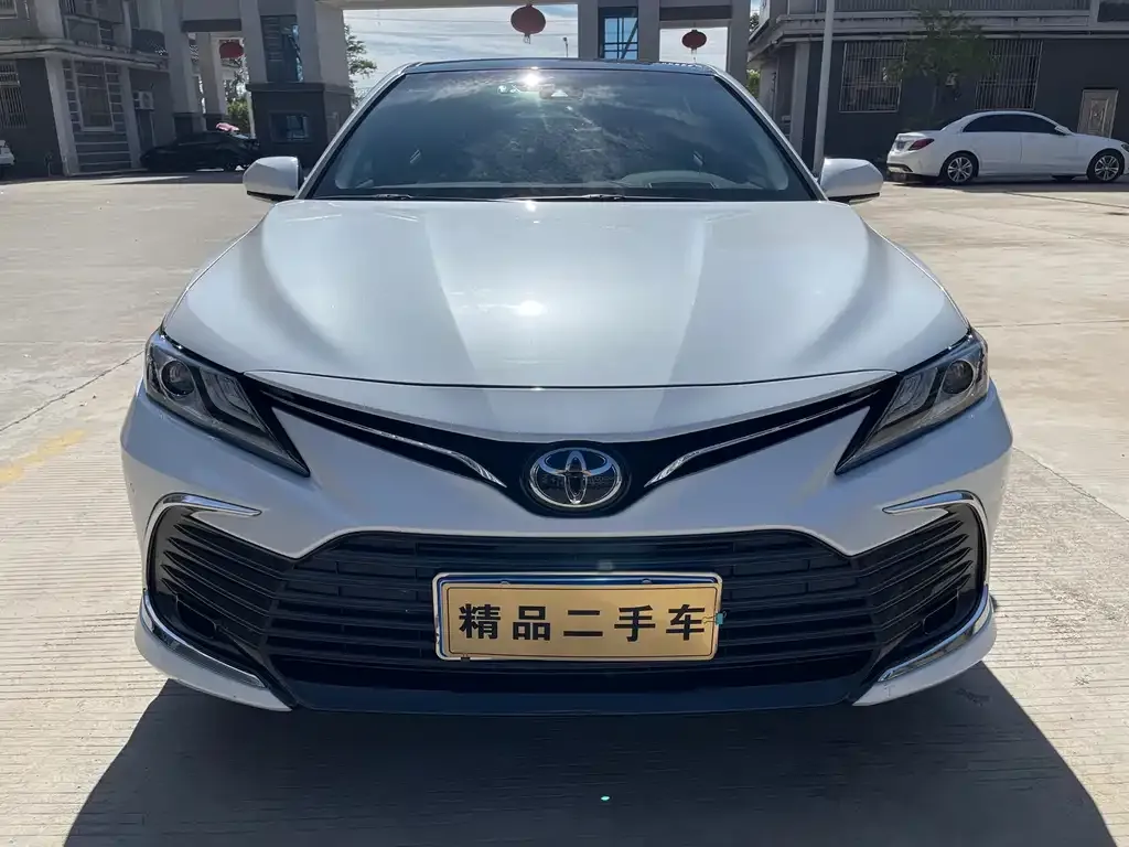 Toyota Camry — фото 2