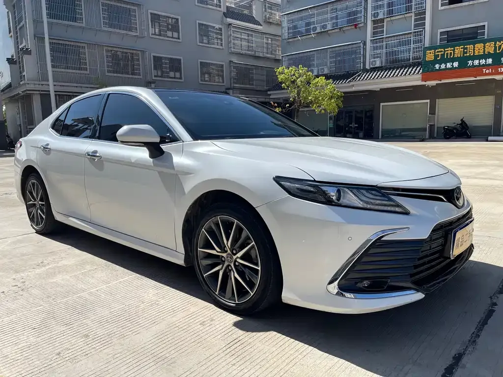 Toyota Camry — фото 3