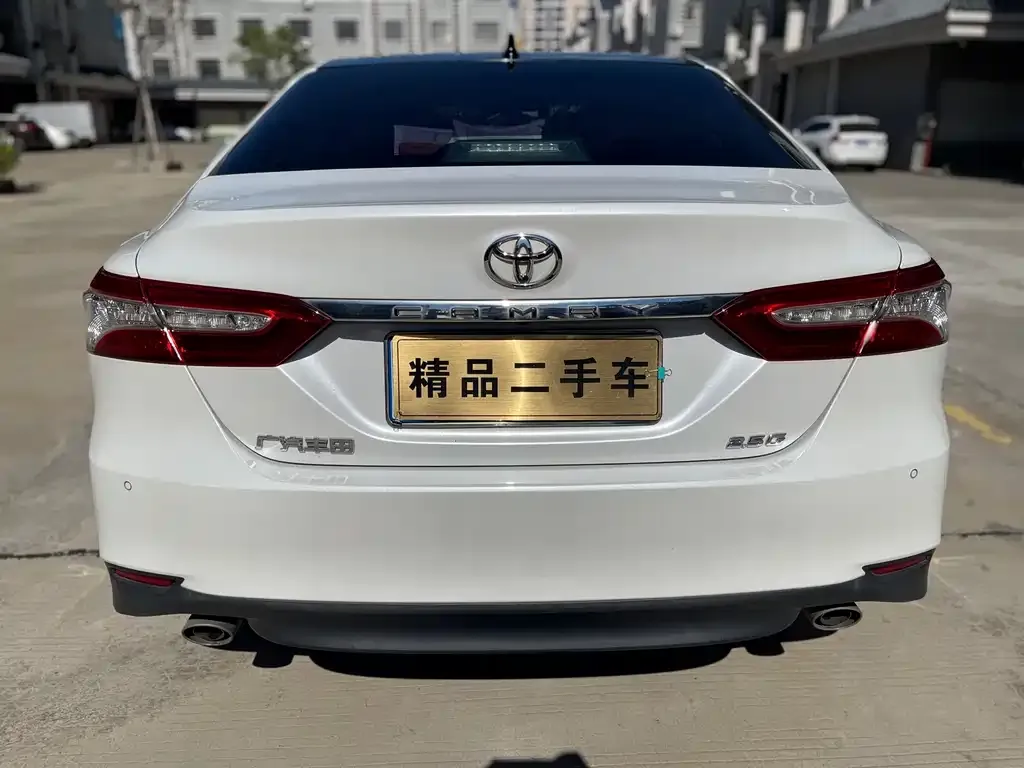 Toyota Camry — фото 8