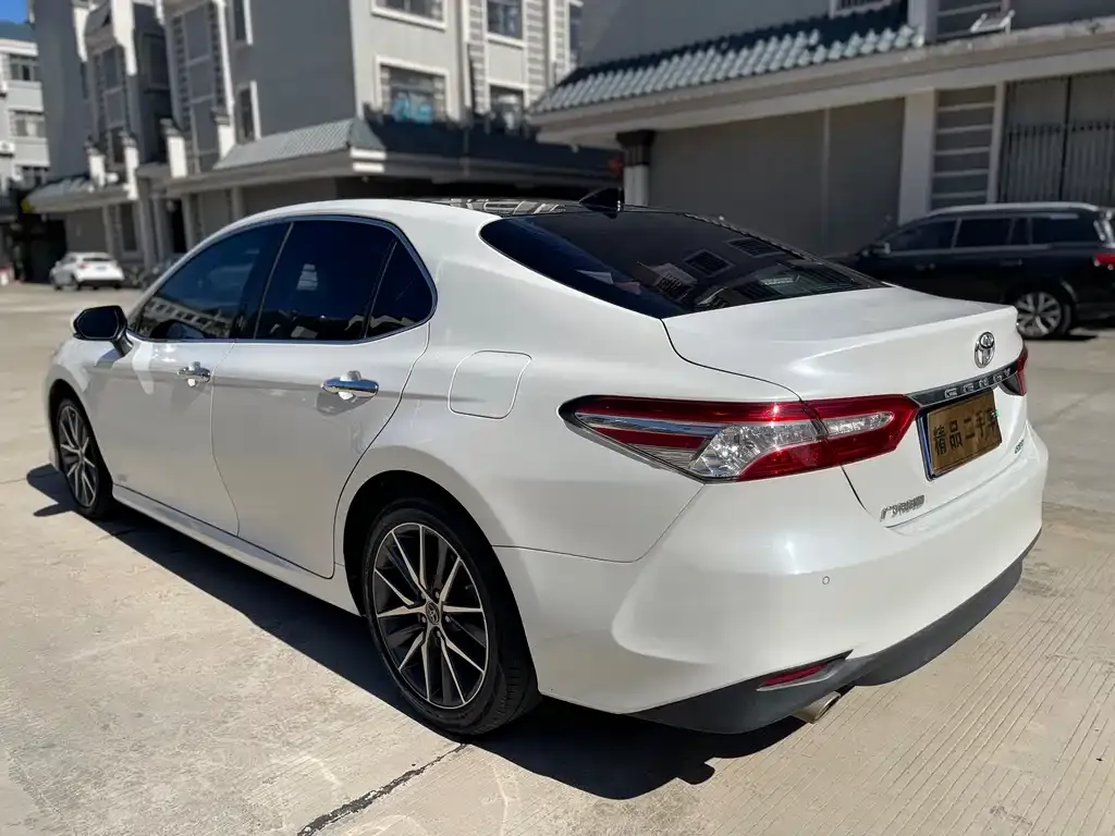 Toyota Camry — фото 9
