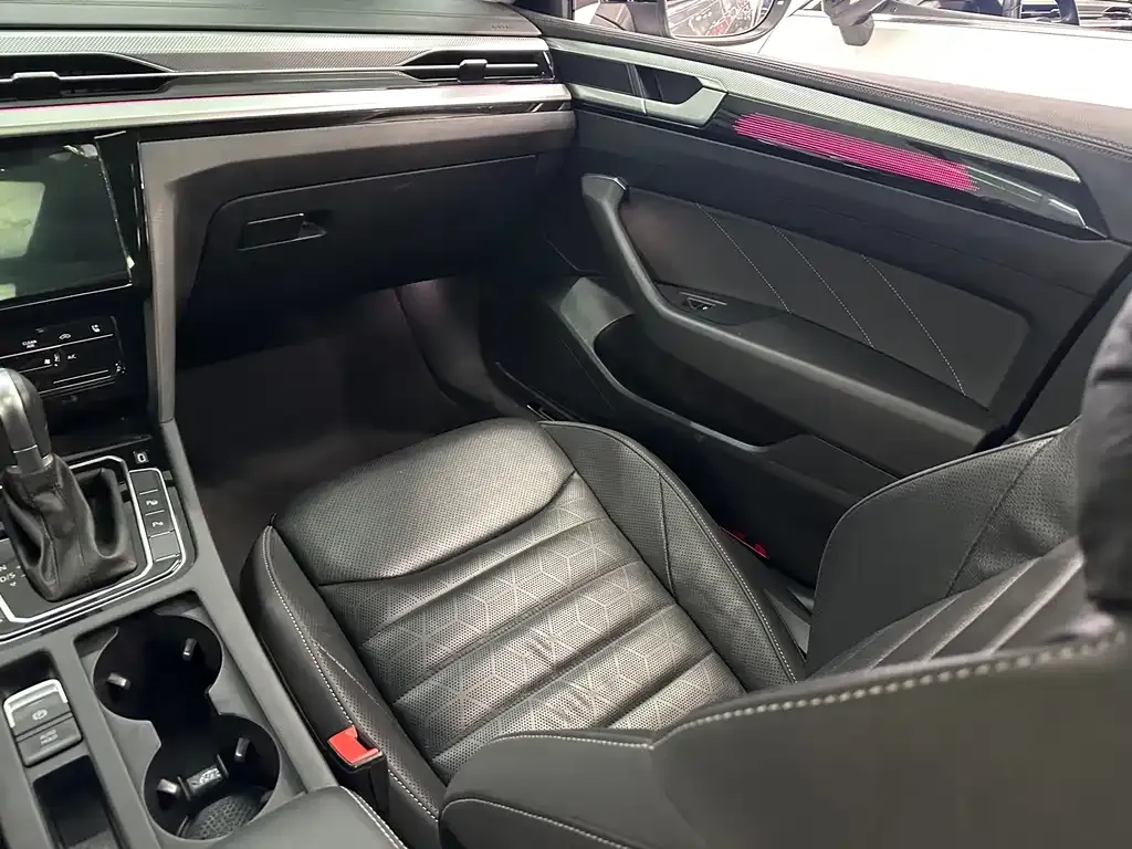 Volkswagen CC 2024 из CN, фото 8