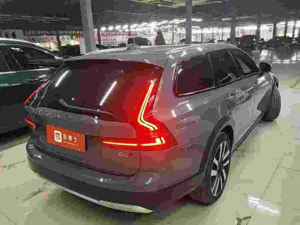 Volvo V90 2022 из CN, фото 2