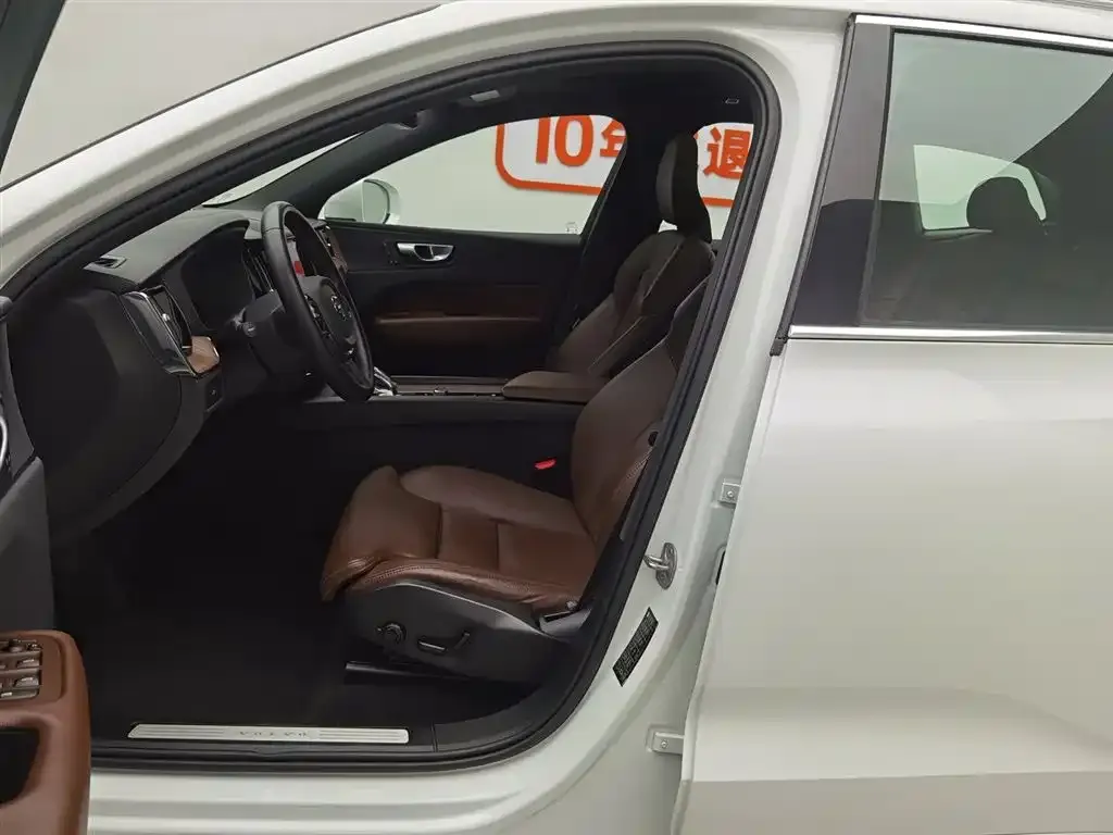 Volvo XC60 2023 из CN, фото 10