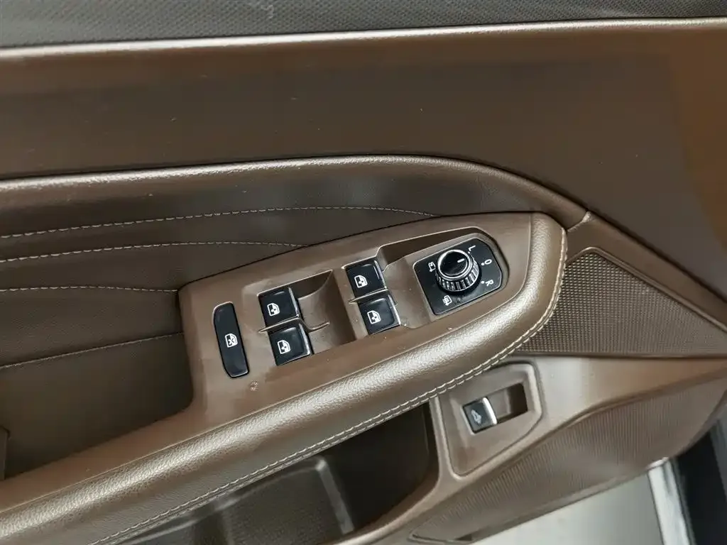 Volkswagen Phideon 2021 из CN, фото 9