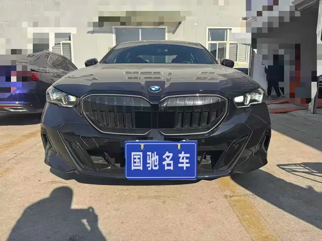 BMW 5 Series 2025 из CN, фото 2