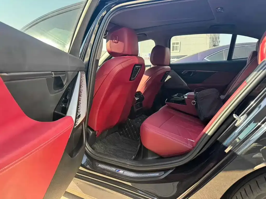 BMW 5 Series 2025 из CN, фото 6