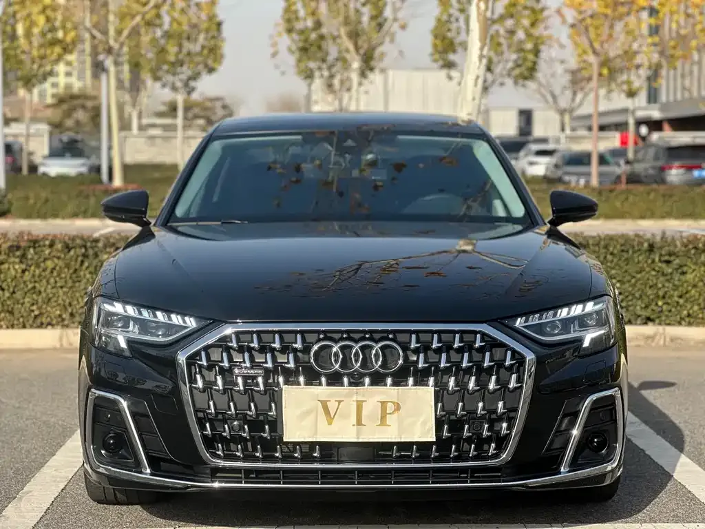 Audi A8 — фото 2