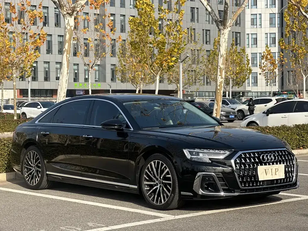 Audi A8 — фото 3