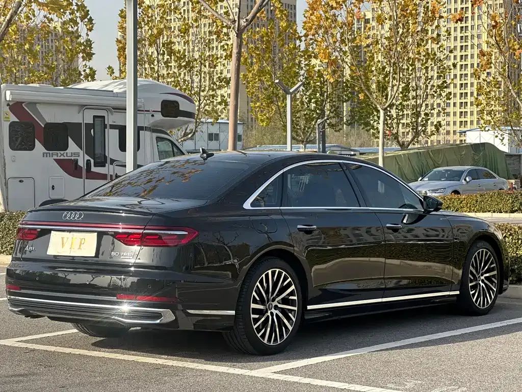 Audi A8 — фото 5