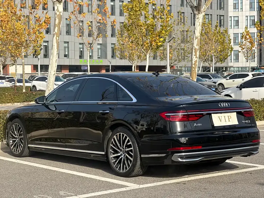 Audi A8 — фото 7