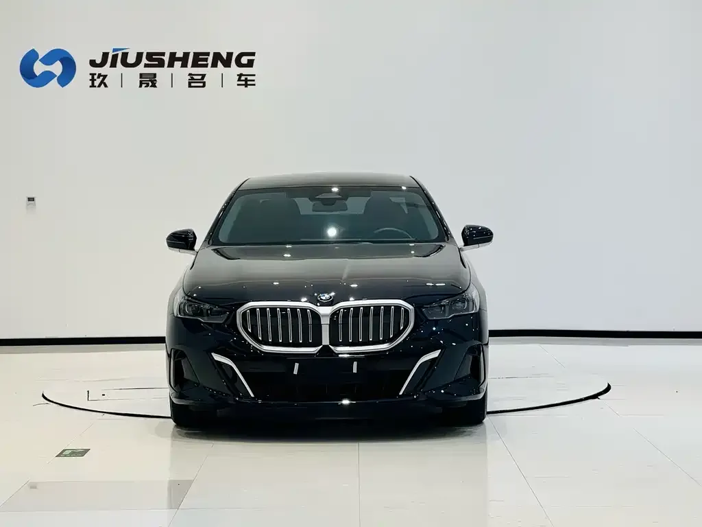BMW 5 Series 2025 из CN, фото 2
