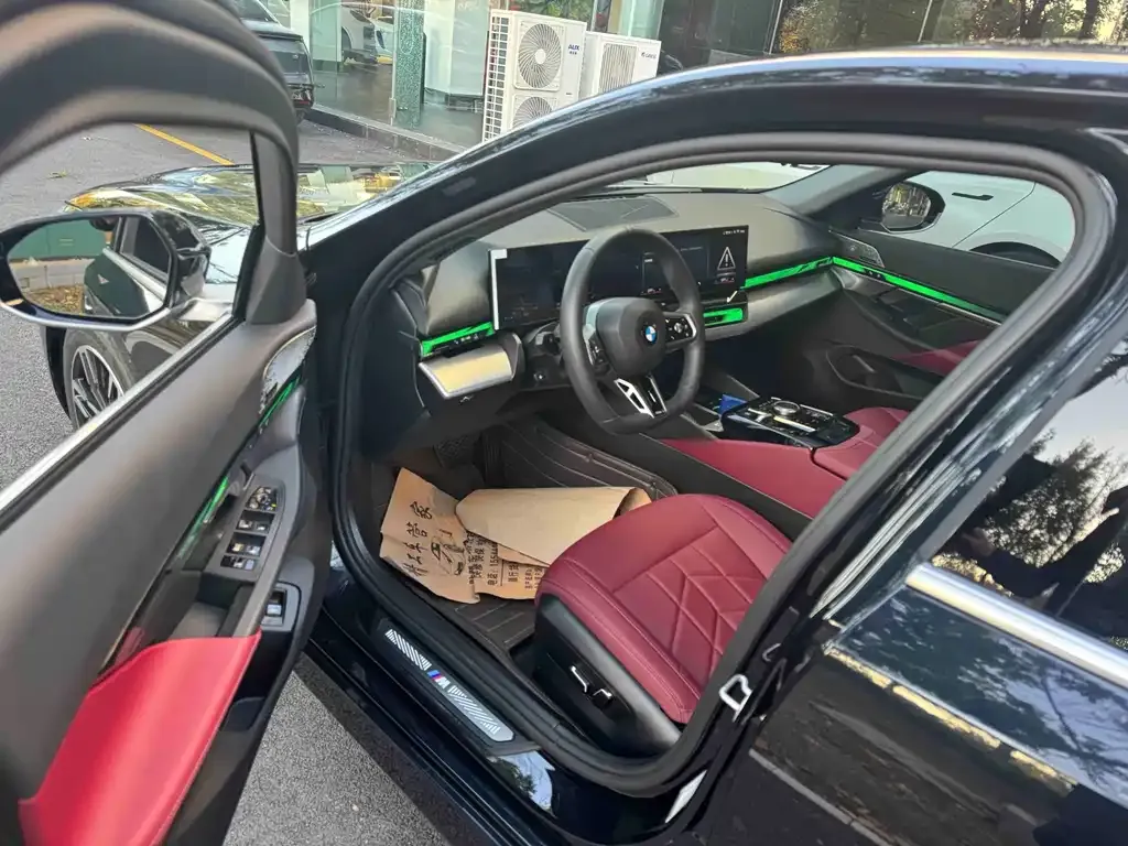 BMW 5 Series 2025 из CN, фото 3