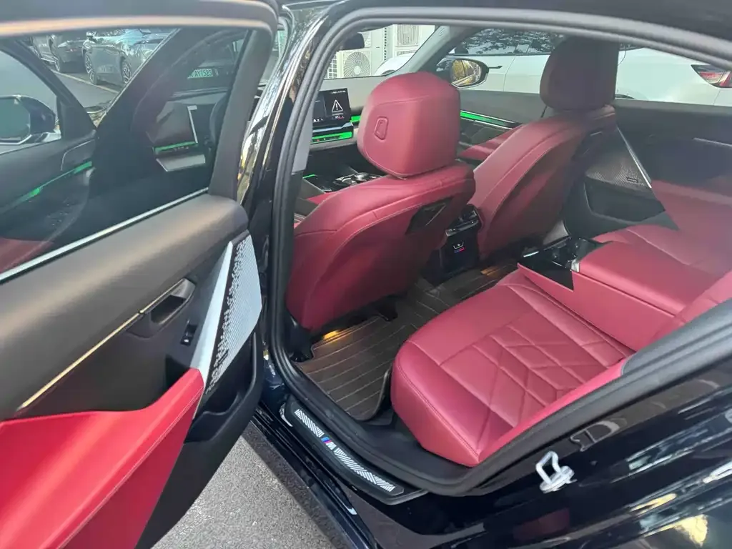 BMW 5 Series 2025 из CN, фото 4