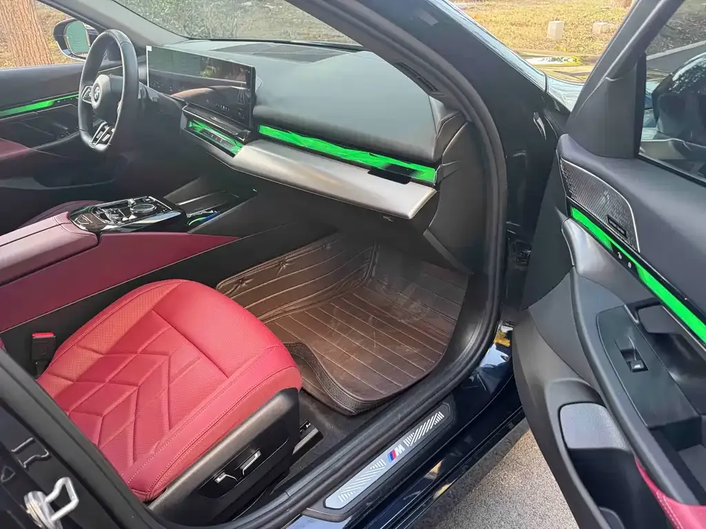 BMW 5 Series 2025 из CN, фото 5