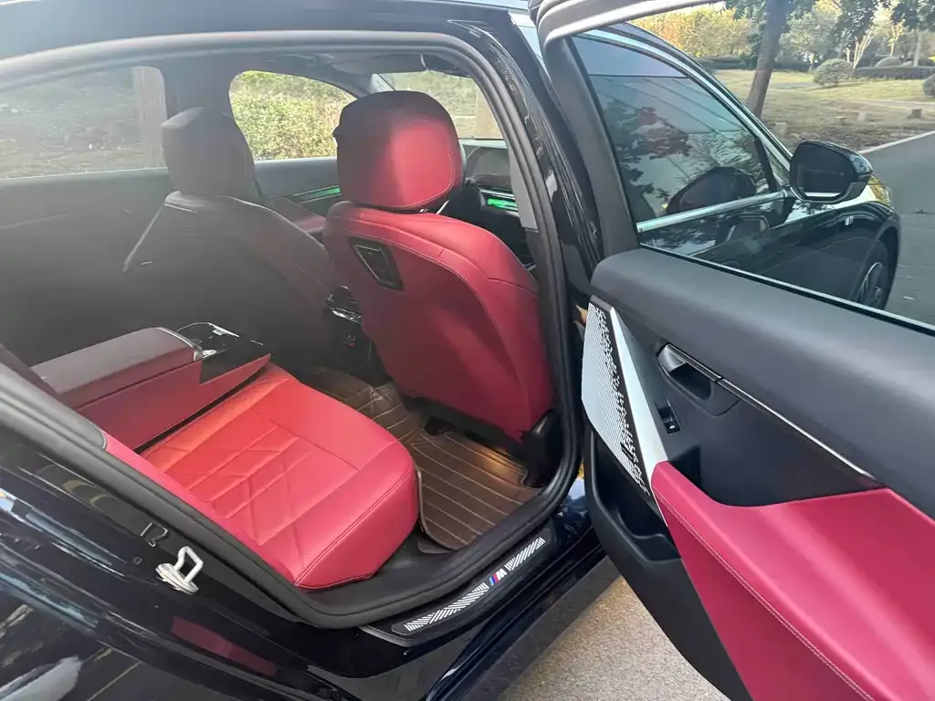 BMW 5 Series 2025 из CN, фото 6