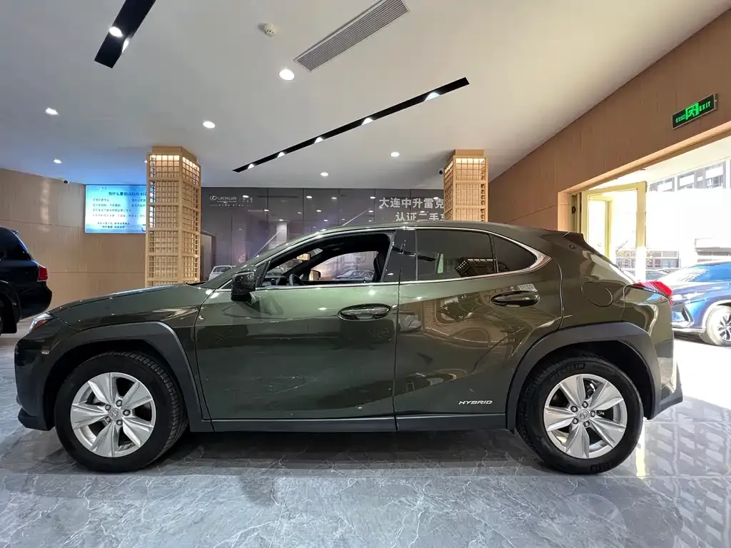Lexus UX — фото 3