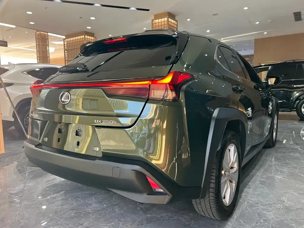 Lexus UX — фото 6