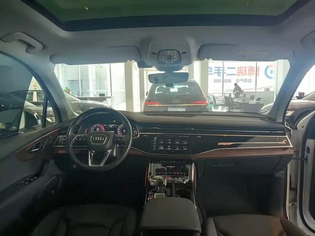 Audi Q7 2023 из CN, фото 10