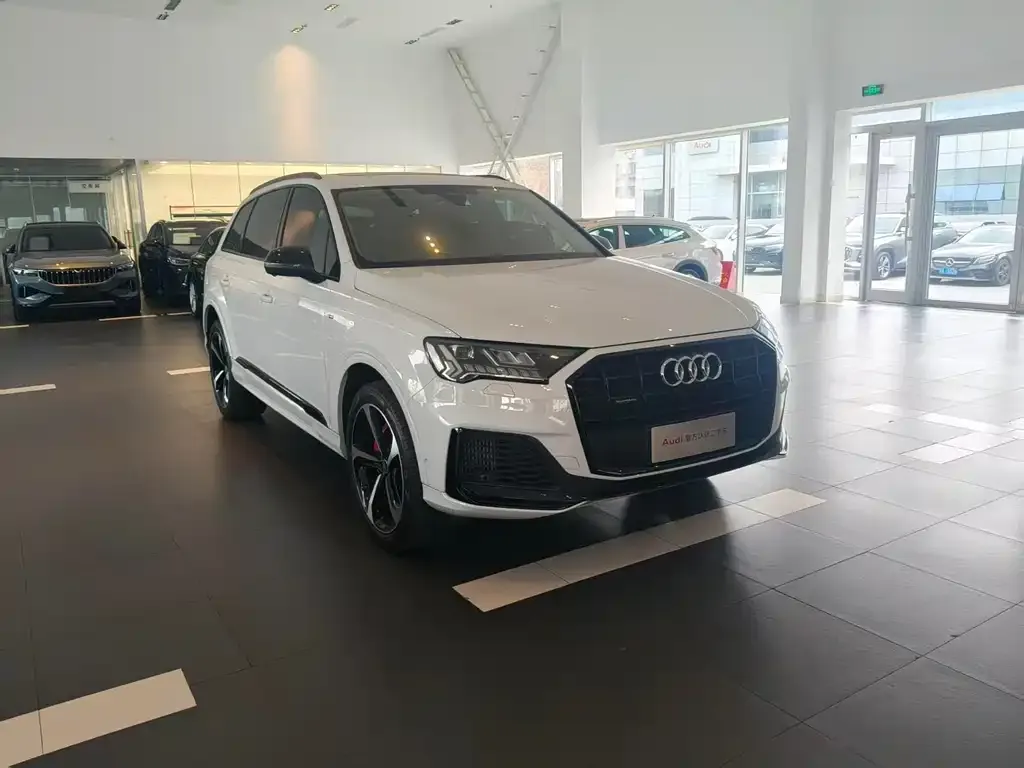 Audi Q7 2023 из CN, фото 4