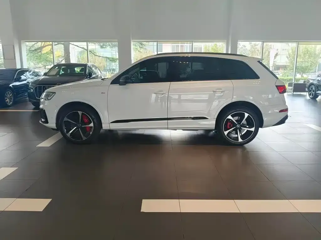 Audi Q7 2023 из CN, фото 5