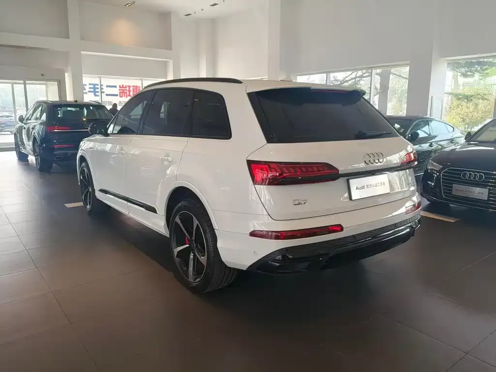 Audi Q7 2023 из CN, фото 6