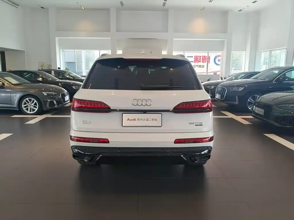 Audi Q7 2023 из CN, фото 7