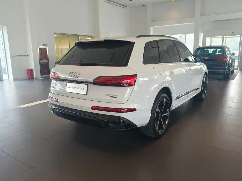 Audi Q7 2023 из CN, фото 8