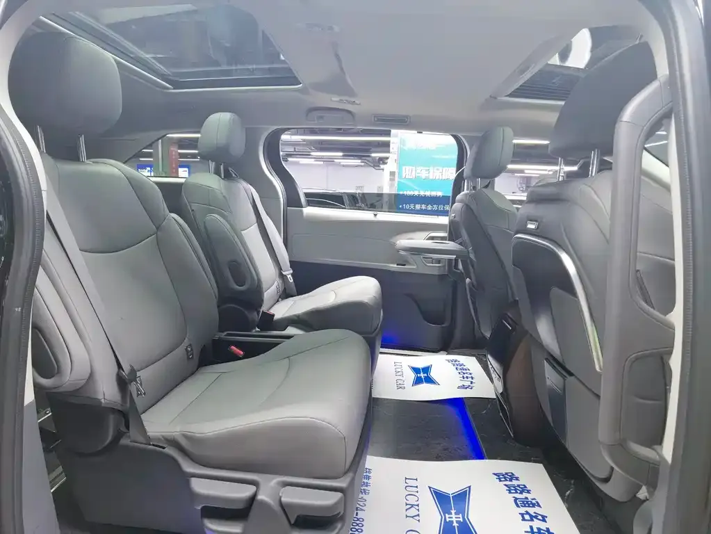 Toyota Granvia — фото 10