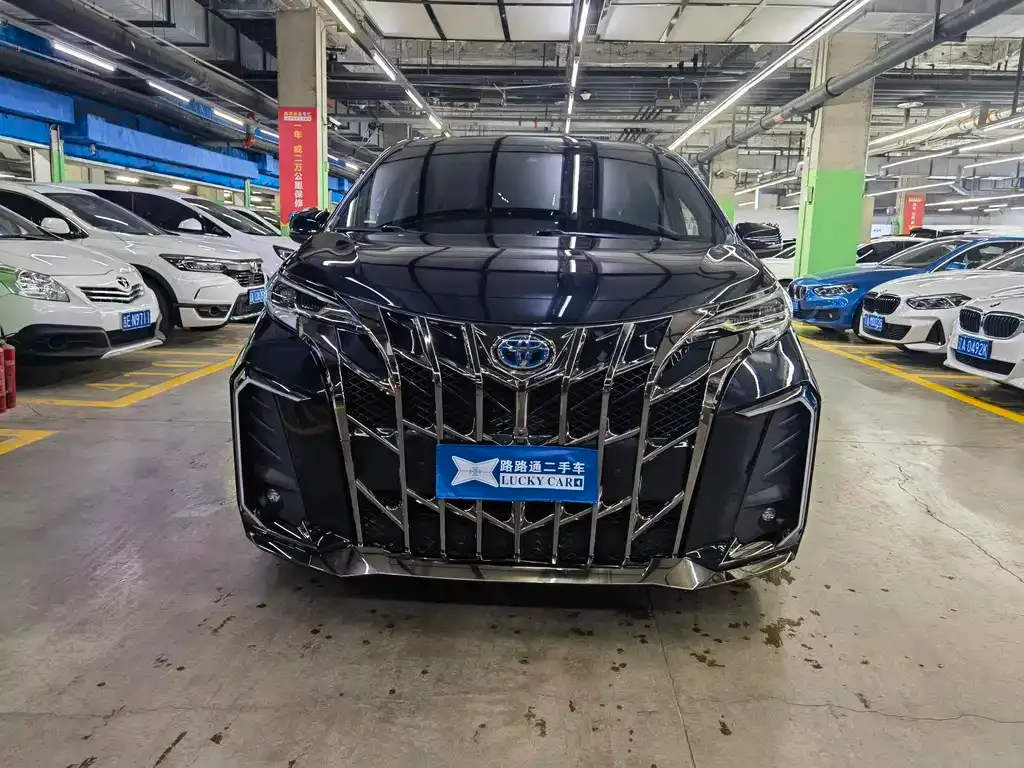 Toyota Granvia — фото 2