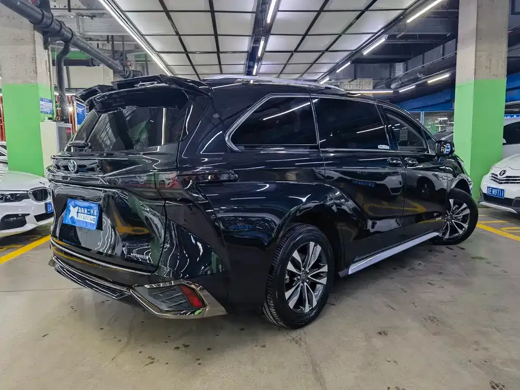 Toyota Granvia — фото 4