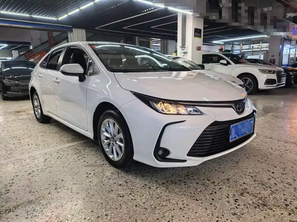 Toyota Corolla — фото 3