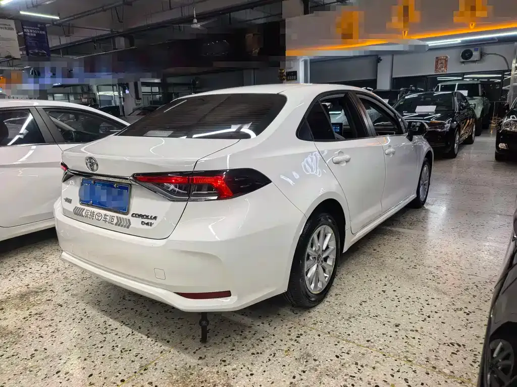 Toyota Corolla — фото 4