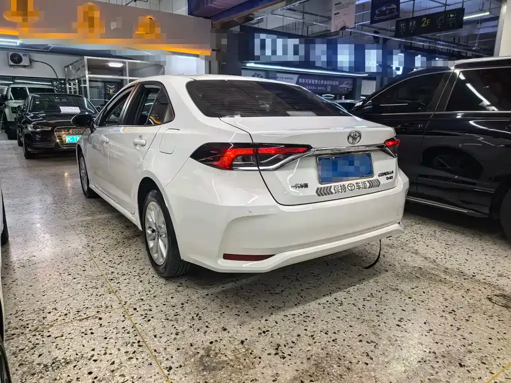 Toyota Corolla — фото 6
