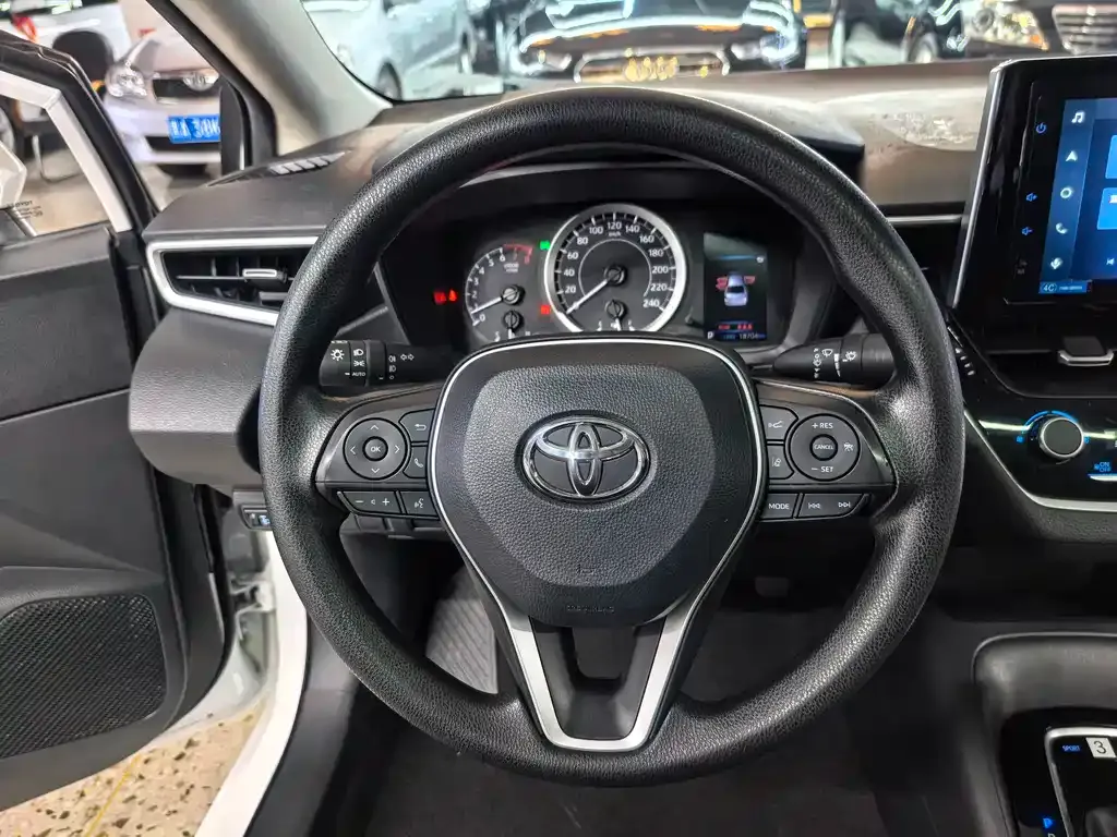 Toyota Corolla — фото 8