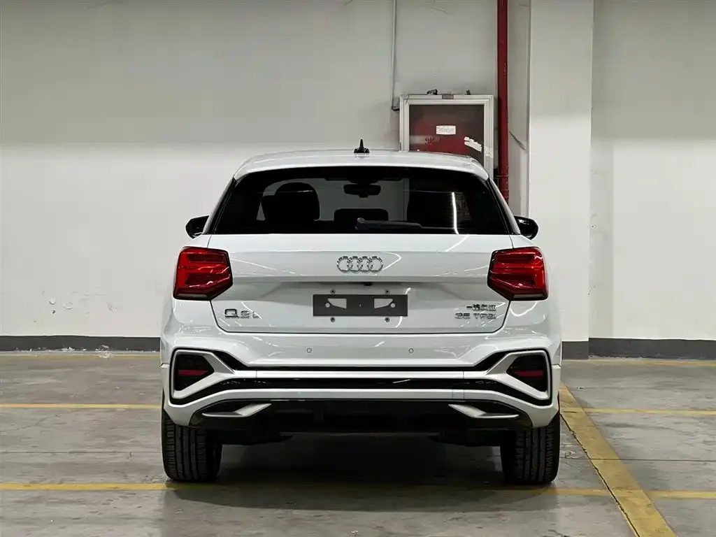 Audi Q2L — фото 6