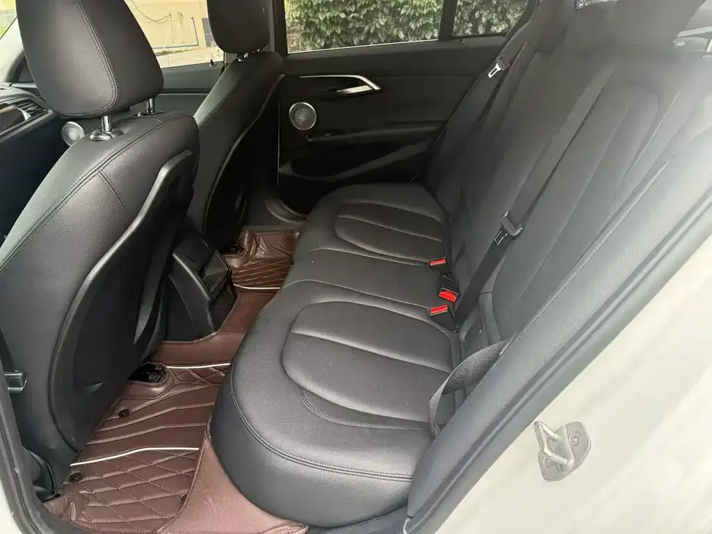 BMW 1 Series 2023 из CN, фото 9