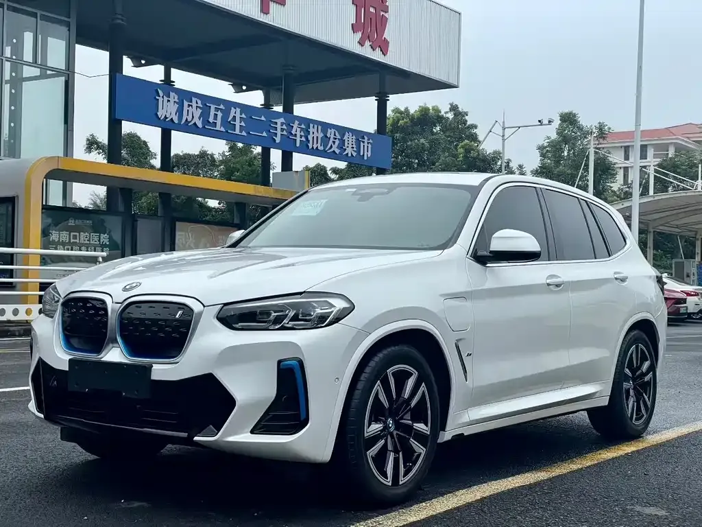 BMW iX3 — фото 10