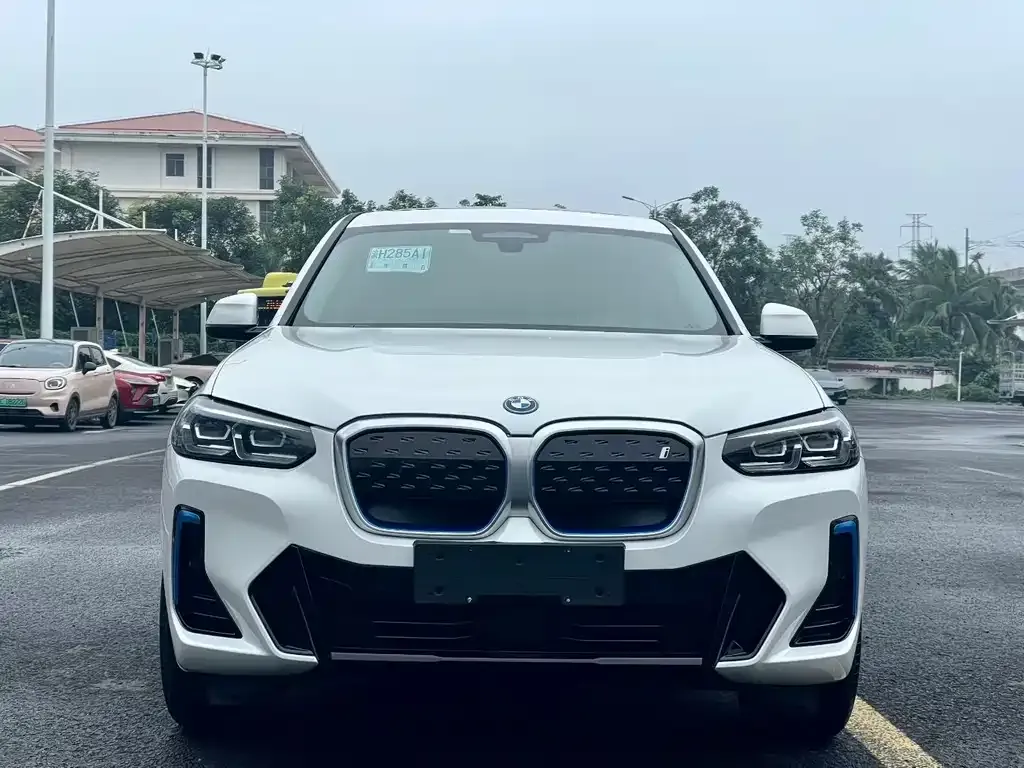 BMW iX3 — фото 2