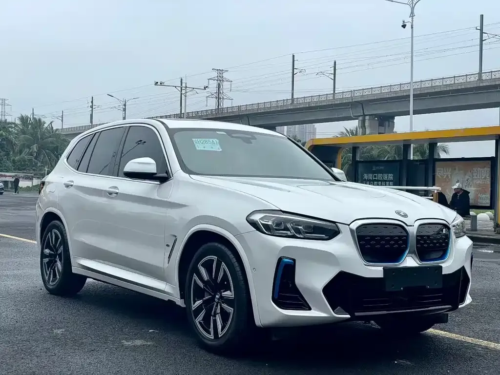 BMW iX3 — фото 3