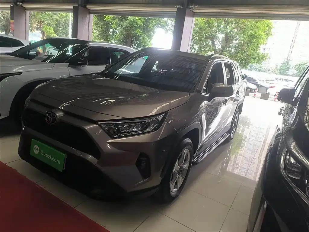 Toyota RAV4 2024 из CN, фото 1