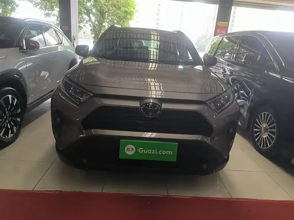 Toyota RAV4 2024 из CN, фото 3