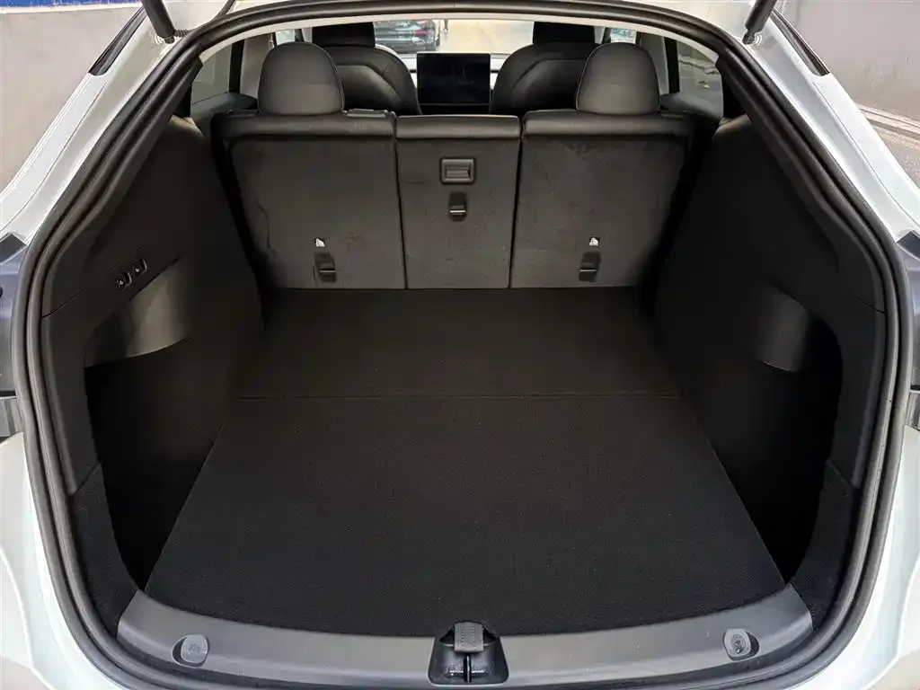Tesla Model Y 2023 из CN, фото 8