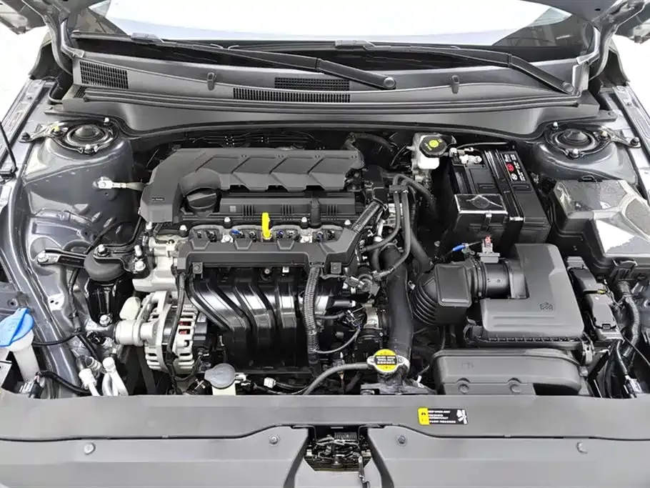 Hyundai Elantra — фото 10