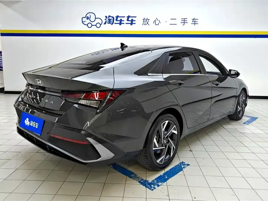 Hyundai Elantra — фото 3