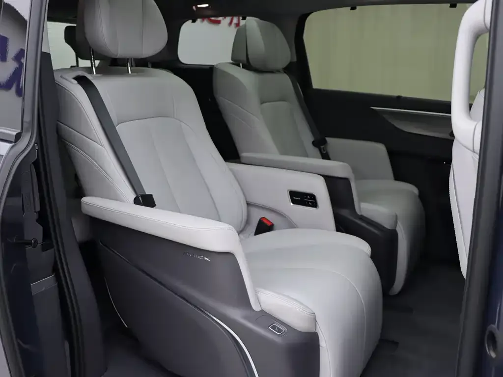 Buick GL8 2025 из CN, фото 9