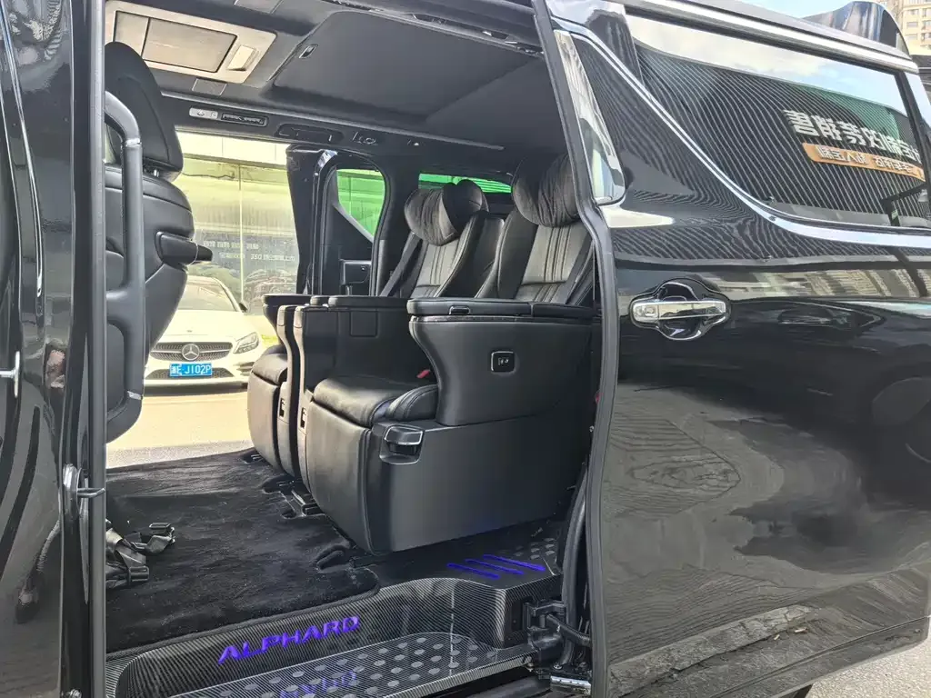 Toyota Alphard 2022 из CN, фото 5