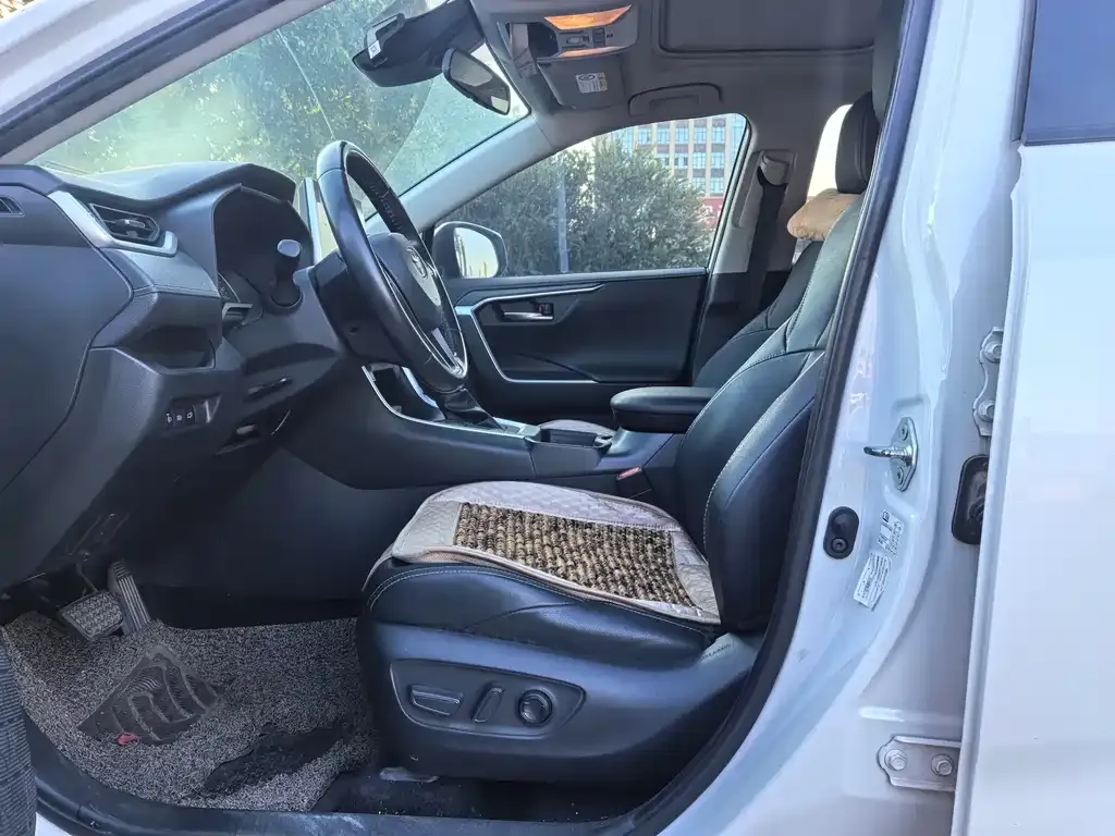 Toyota Wildlander 2022 из CN, фото 3