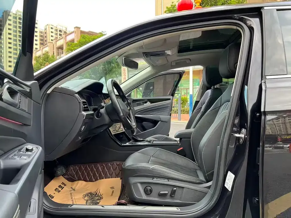 Volkswagen Passat 2021 из CN, фото 4