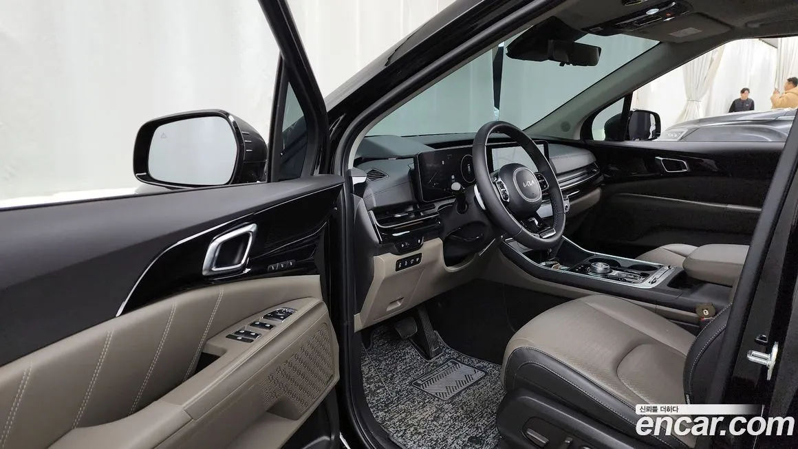 Kia Carnival — фото 10